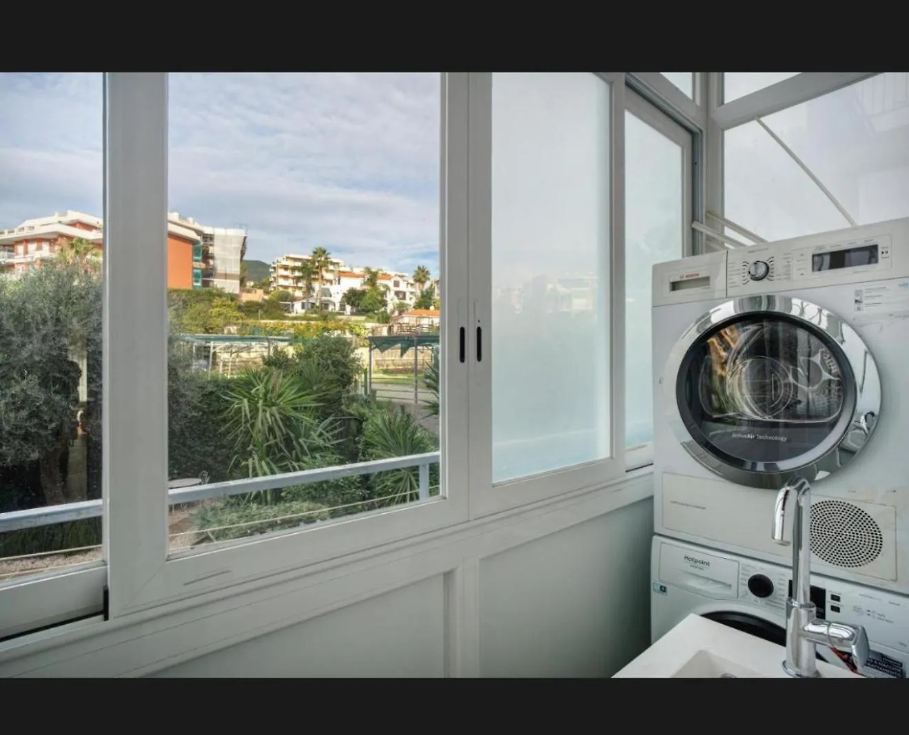 Mamariviera Home Holidays Sanremo - Casa Vista Mare Con Piscina 0*,  إيطاليا